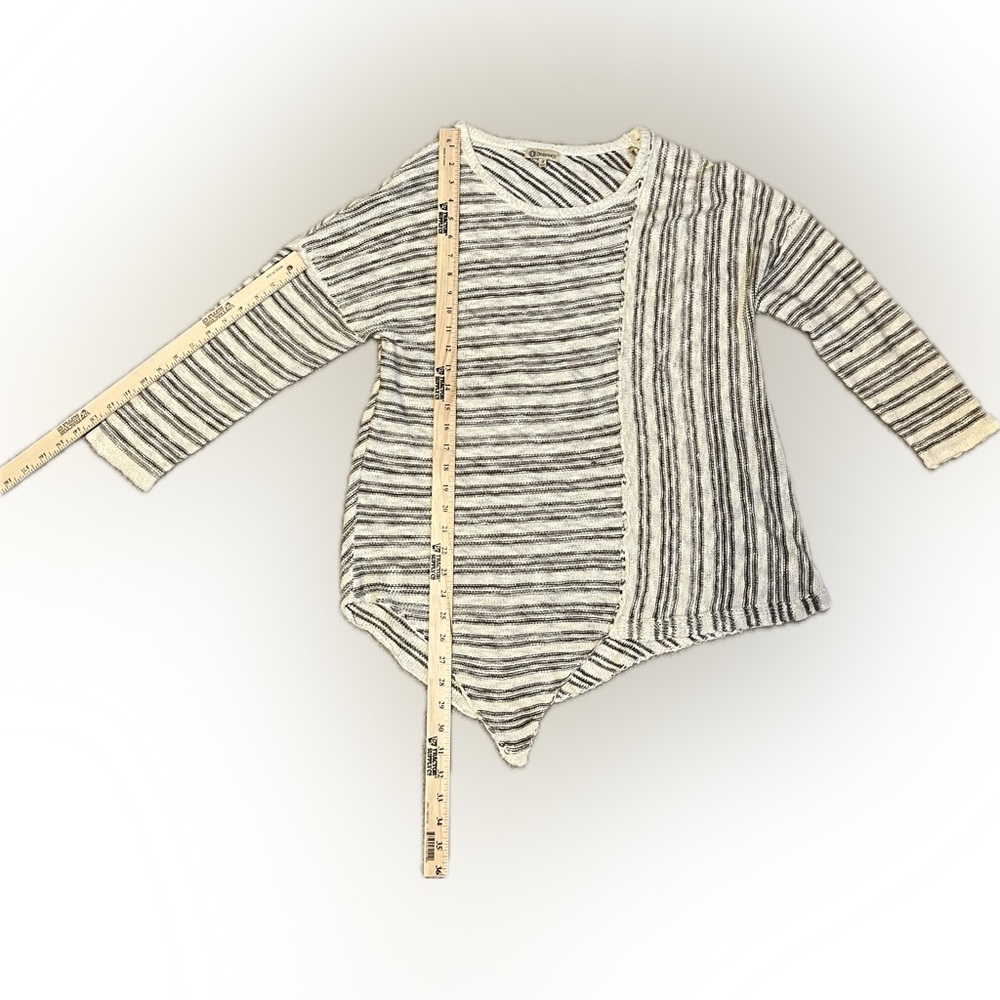 Democracy Striped Asymmetrical Hem Sweater Top Beige & Gray size M - Picture 8 of 16